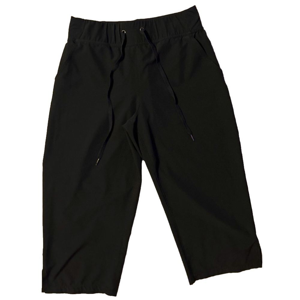 Marika women’s black capris Size Medium